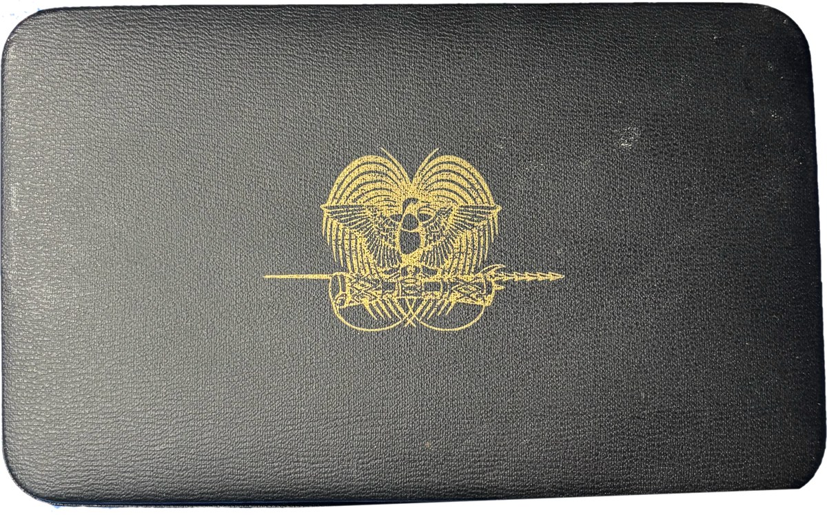Coffret bois Franklin Mint fermé édition First Coinage Papouasie-Nouvelle-Guinée 1975